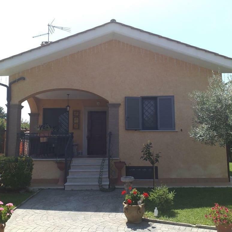 Il Bacio E La Nocciola Bed & Breakfast Labico ภายนอก รูปภาพ